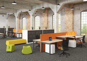  Easy 4 bureau met zwart onderstel en eiken wit blad