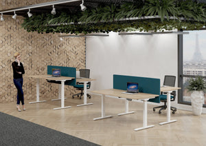 Sfeer render van werkplek opstelling met sta/zit-bureaus van Ceha Europe