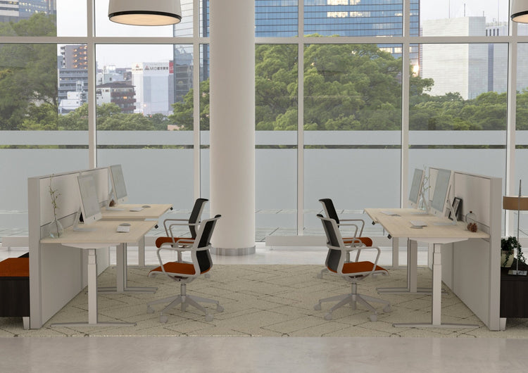 Ergonomische werkplekken met wit eiken bureaus 