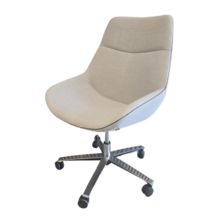 Lichtgrijze Cato stoel met hoge rug