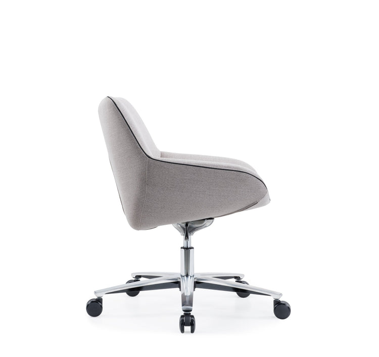Vergaderstoel met lichtgrijze bekleding en medium rug