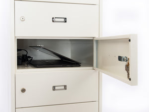 Laptop in DPK laptoplocker 9010