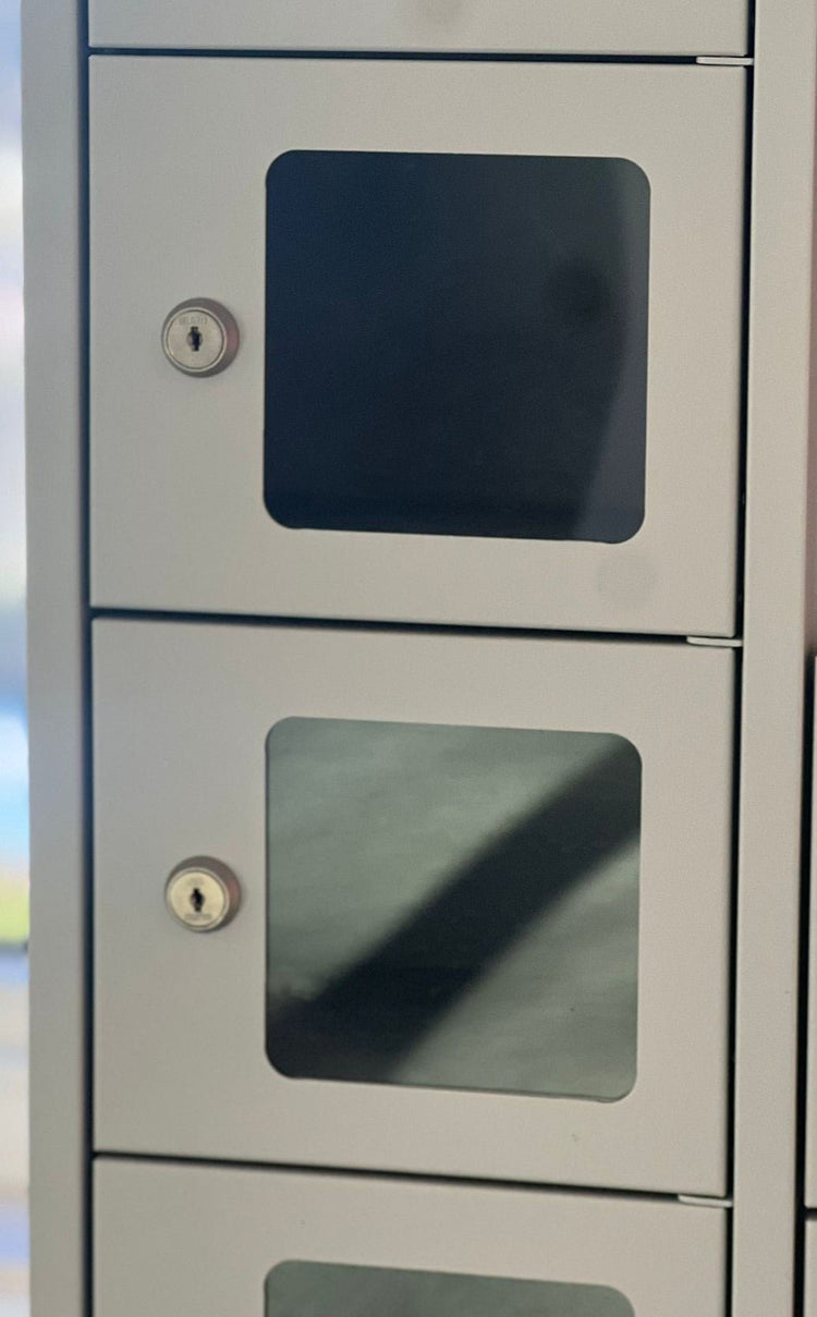 Mini locker MLCK 180-2.20 met acrylglas deuren en  cilinderslot  RAL7035 