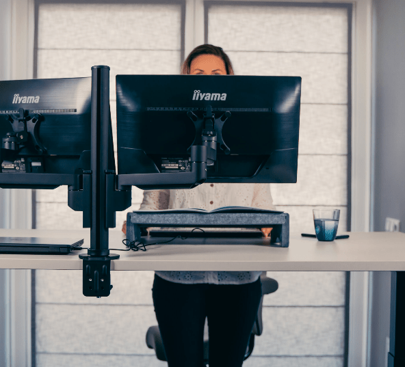 Zwarte dubbele monitorarm Skylon