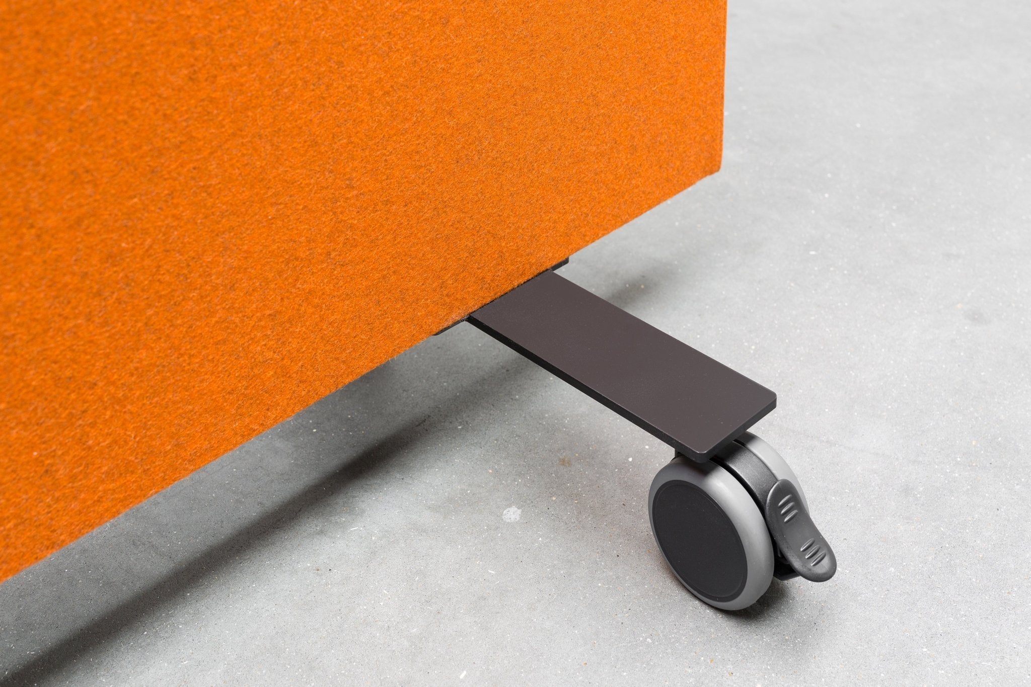 Verrijdbare vloerbeugel ten behoeve van akoestische vloerwanden 