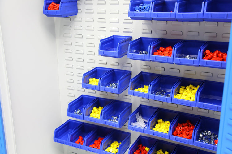 Kast DMAED ingericht  met materiaalbakken voor werkplaats