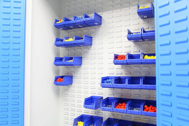 Ingerichte DMAED kast voor kleinmateriaal